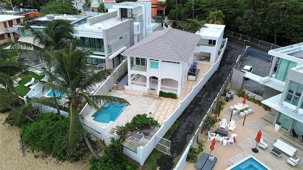 4 bed, 4.5 bath, 4000 sqft, $30,000 — Photo 1