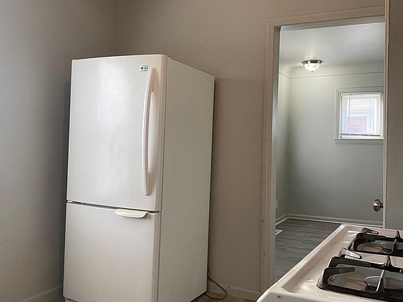 Kitchen - Photo 3 - Refrigerator