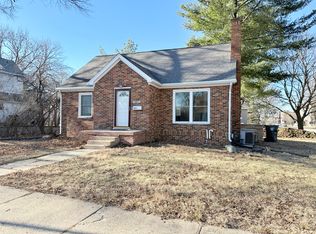 2103 Walnut St, Cedar Falls, IA 50613