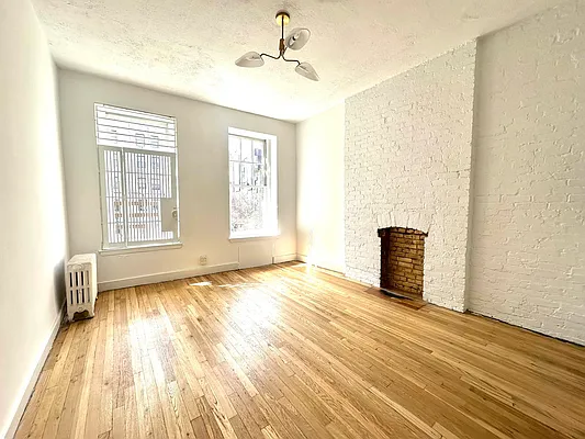 Rented by Waverly Realty Associates | media 10