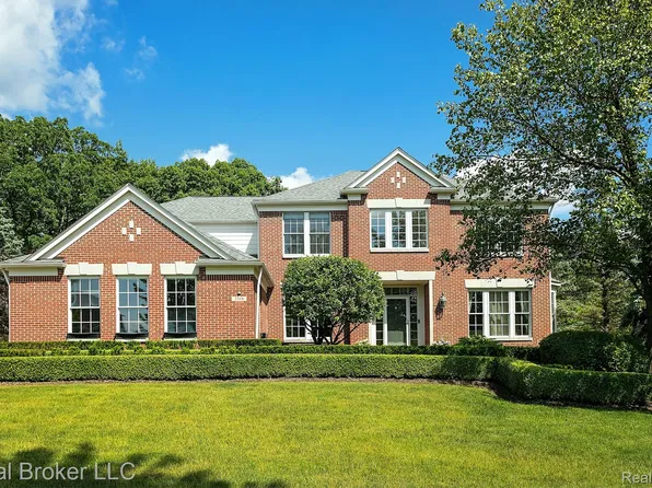 2318 Andover Blvd, Rochester, MI 48306