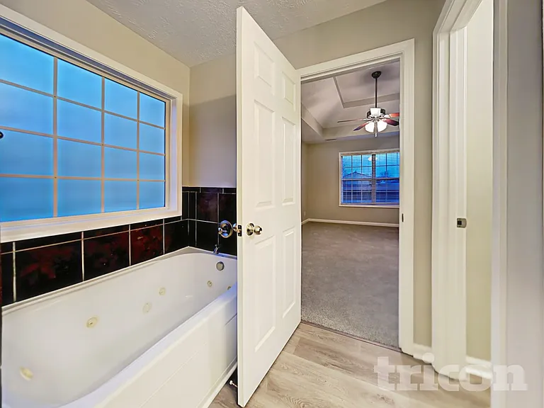 1612 Broad Cir — Photo 9