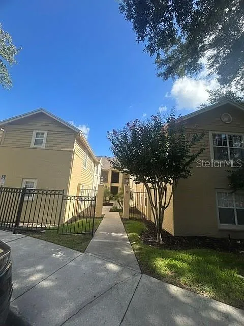 2 bed, 2.0 bath, 1274 sqft, $2,000 — Photo 3