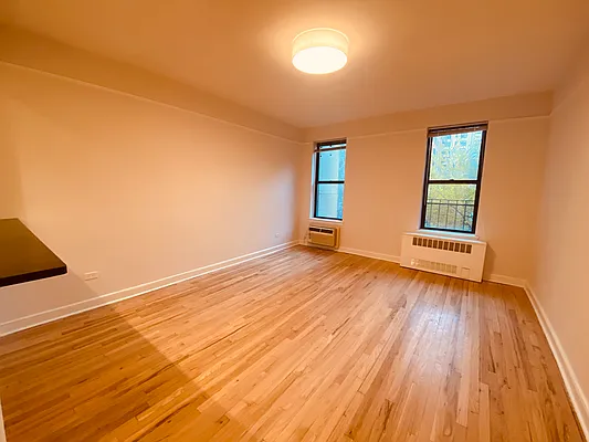 Rented by Metropolis Real Estate of Manhattan | media 1