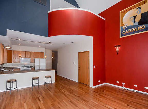 2nd image of 1732 W Diversey Pkwy #3W