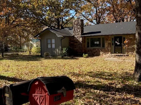 1308 S Hazel St, Grove, OK 74344