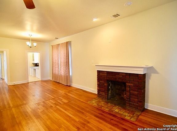 5th image of 1550 W Rosewood Ave