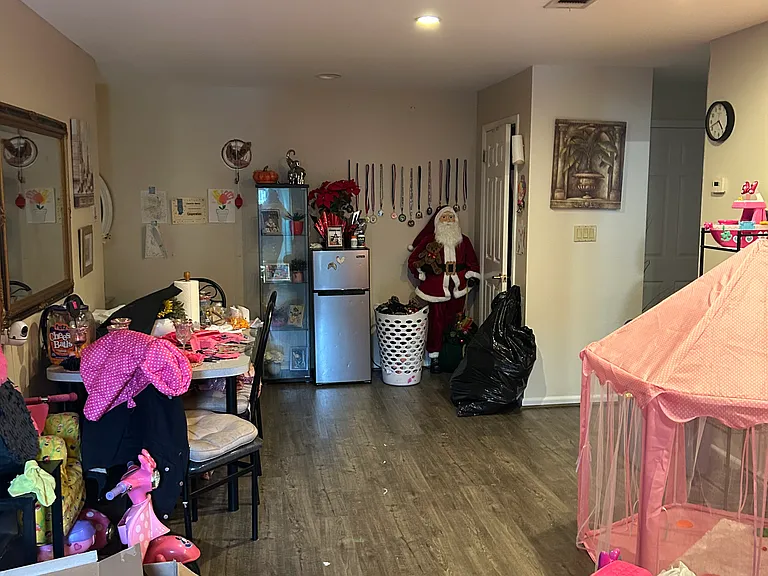 728 Kennedy Dr — Photo 3