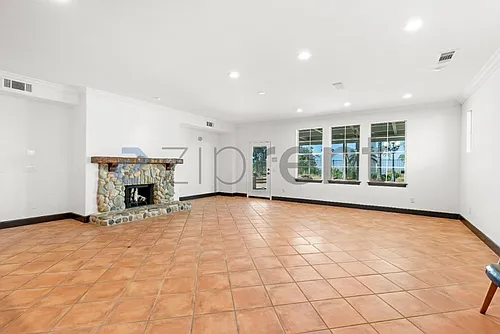 1485 Clearview Cir Photo 1