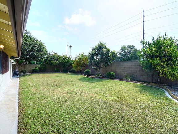 4th image of 14062 Montgomery Dr