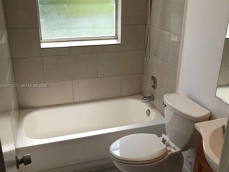 1027 Twin Lakes Dr #28-B — Photo 8