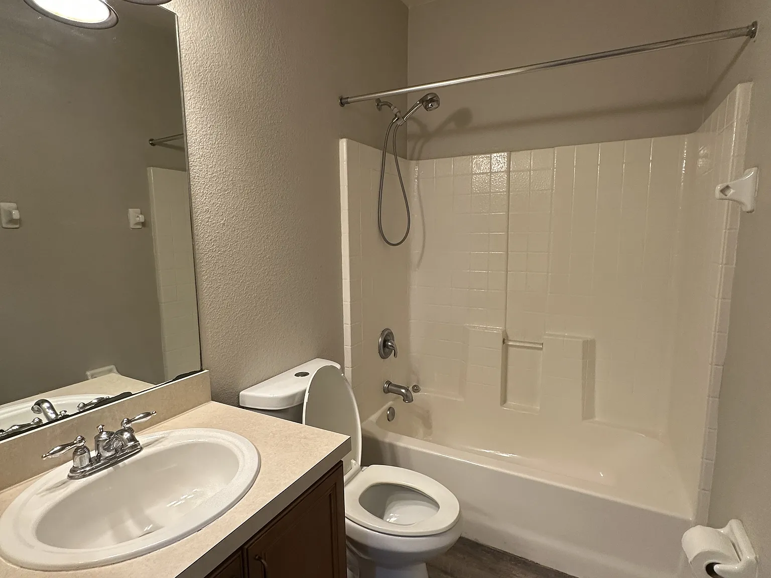 2823 Glenridge Circle - C2823 — Photo 3