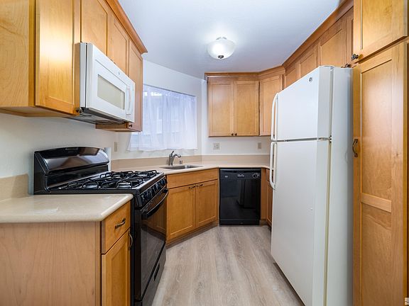 5th image of 2515 Sycamore Glen Dr APT 4