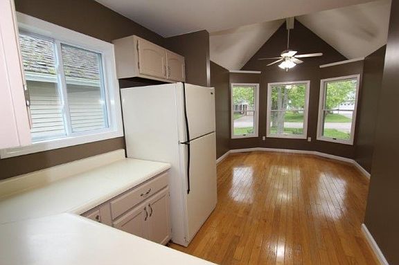 3rd image of 2527 Woodlawn Dr
