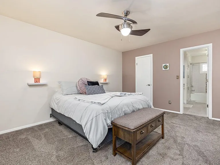 Primary Bedroom w/Walk-In Closet