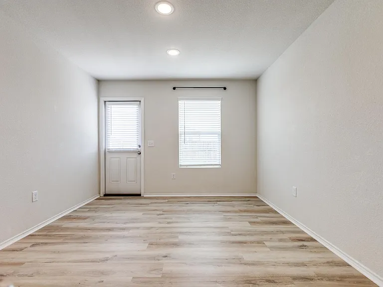 1337 Waggoner Dr — Photo 15