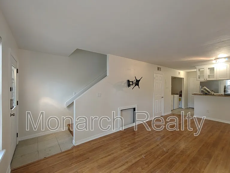 620 SW 10th Ln #4 — Photo 3
