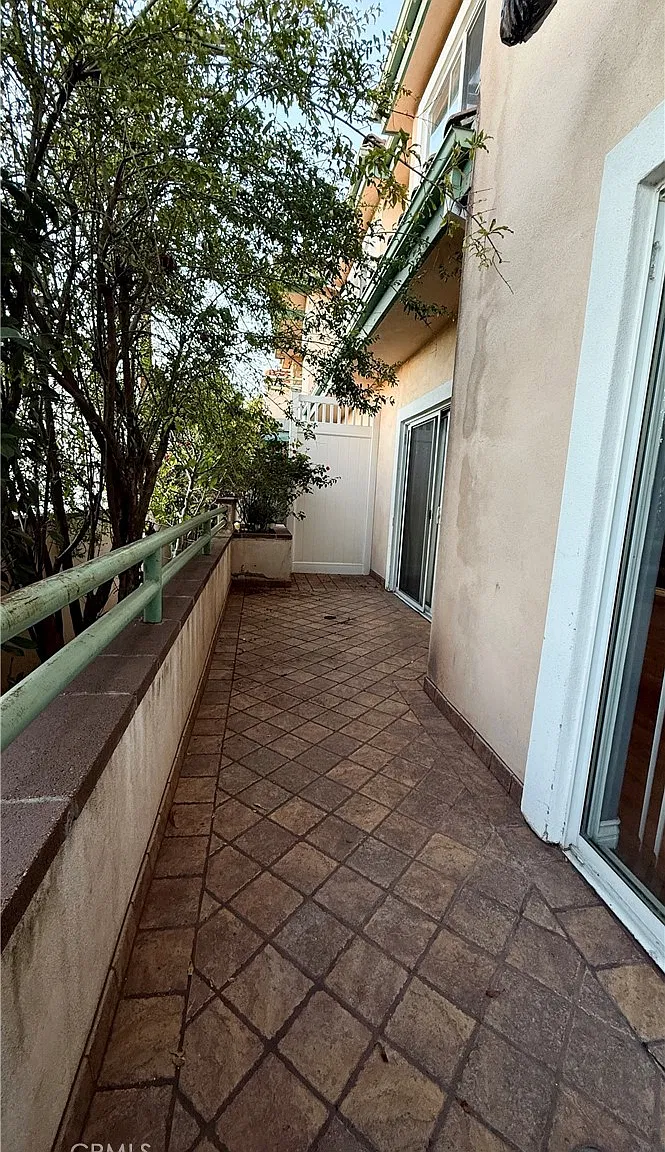 3 bed, 2.5 bath, 1462 sqft, $4,000 — Photo 4