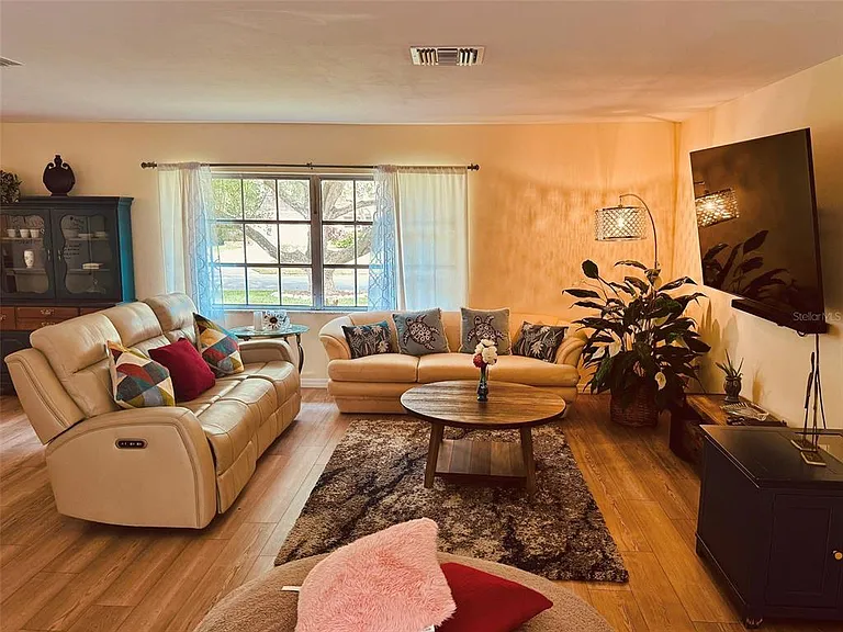 764 Forest Glen Rd — Photo 4