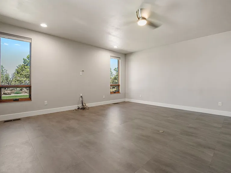 64144 Pioneer Loop — Photo 48