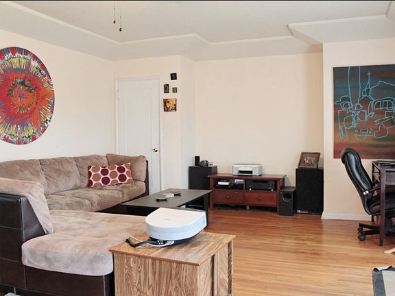 2nd image of 724 N Occidental Blvd