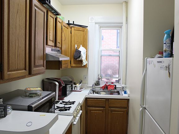 4th image of 463 Park Dr APT 13