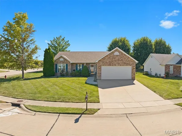 2 Augusta Ct, Maryville, IL 62062