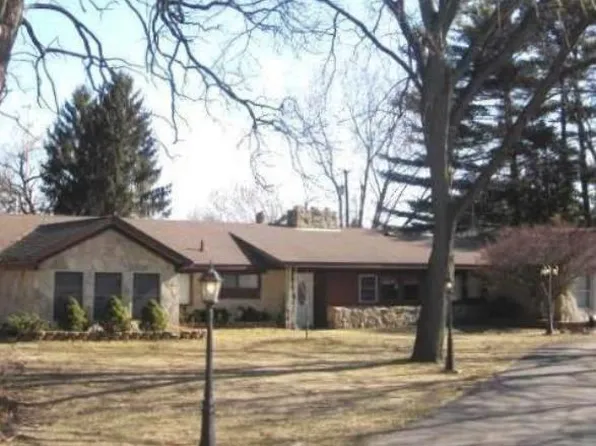 945 E Hurd Rd, Monroe, MI 48162