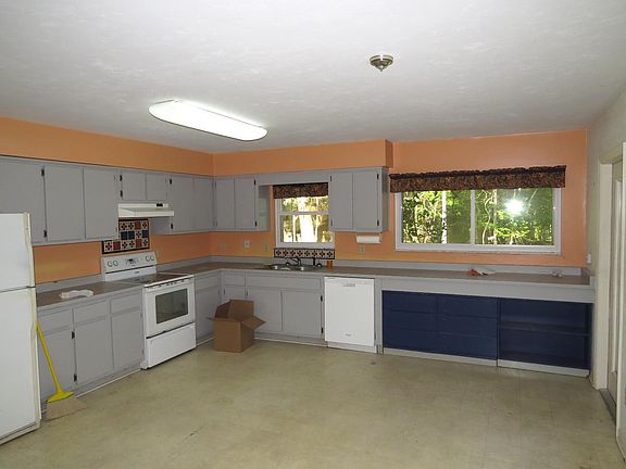 3rd image of 10715 SW 10th Ter