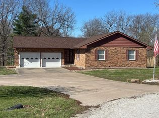 1241 Sunset Dr, Pittsfield, IL 62363