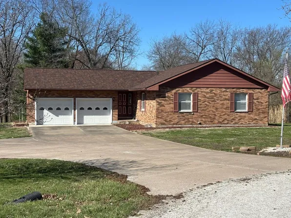 1241 Sunset Dr, Pittsfield, IL 62363