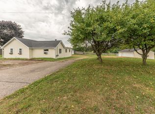 584 E Willis Rd, Saline, MI 48176