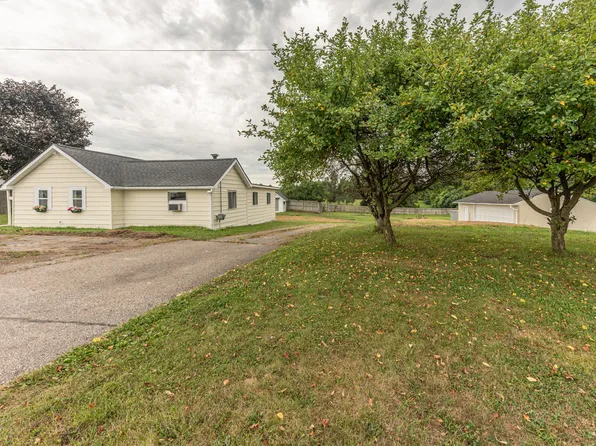 584 E Willis Rd, Saline, MI 48176