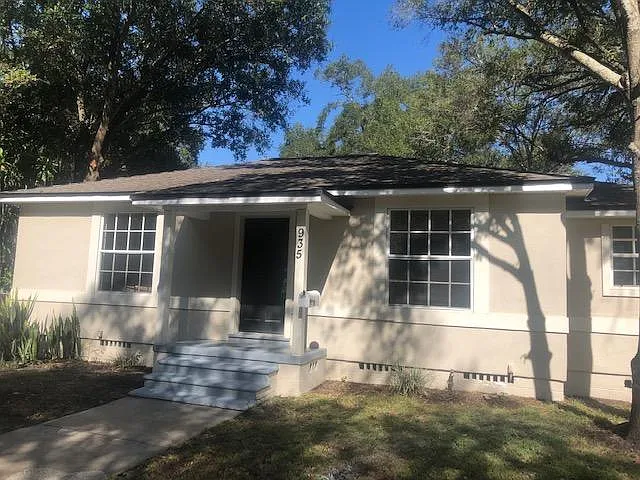935 Monticello Blvd N — Photo 2