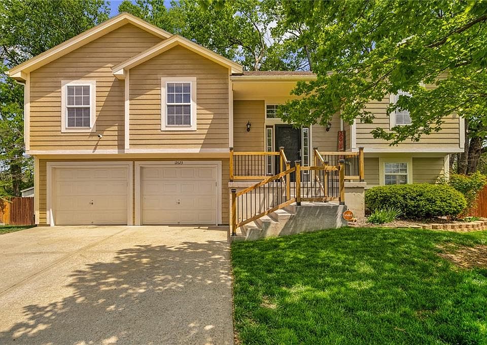 1st image of 12623 Fountain Lake Cir