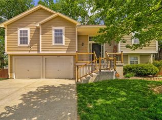 12623 Fountain Lake Cir, Grandview, MO 64030