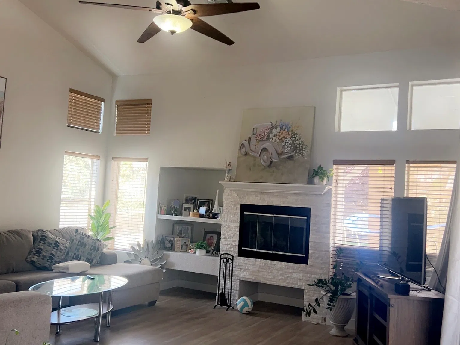 3 bed, 1428 sqft, $3,500 — Photo 1