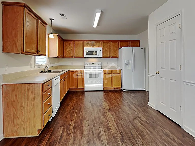 1843 Longmont Dr — Photo 3