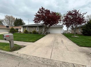 22 Red Oak Ln, Springfield, IL 62712