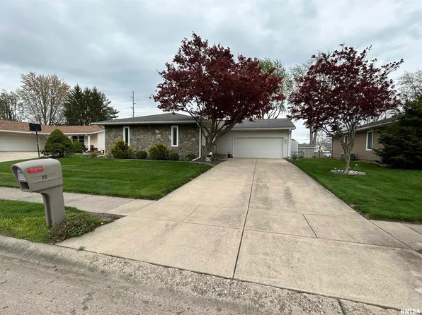 22 Red Oak Ln, Springfield, IL 62712