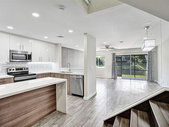 4th image of 2062 Discovery Cir E