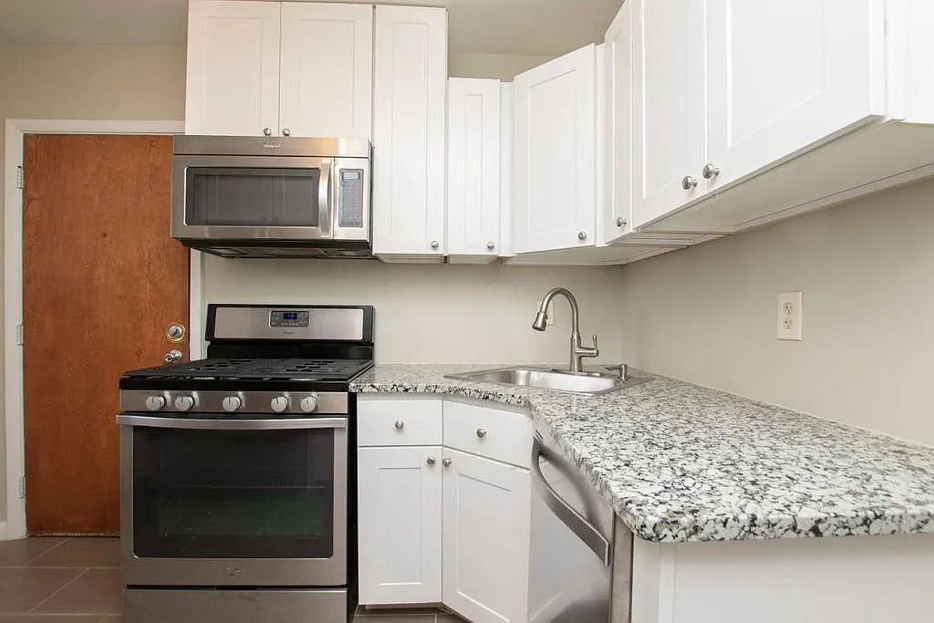2 bed, 2.0 bath, 1200 sqft, $1,450 — Photo 2
