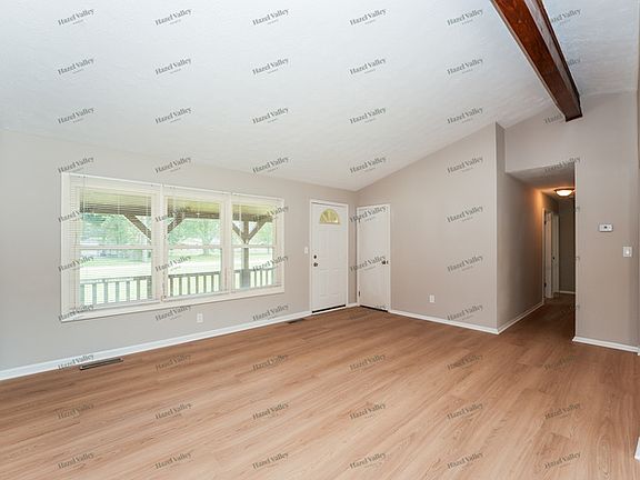 4th image of 1492 Yale Dr