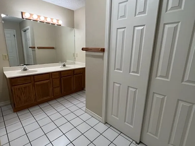 13913 Dasmarinas Dr — Photo 35