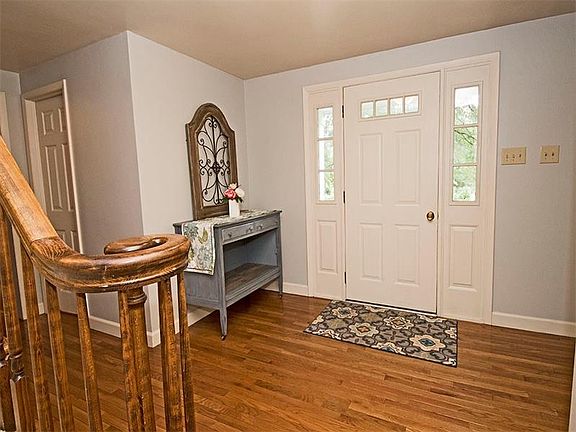 3rd image of 5906 Graybrook Dr