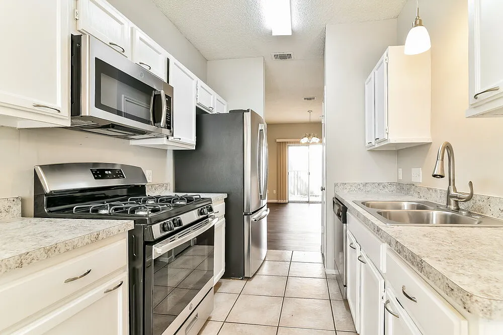 3 bed, 2.0 bath, 1498 sqft, $1,885 — Photo 4