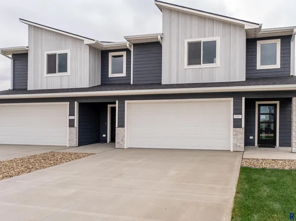 521&523 Harper Cir, Harrisburg, SD 57032