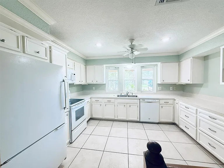 16439 Hickory Knoll Dr — Photo 5