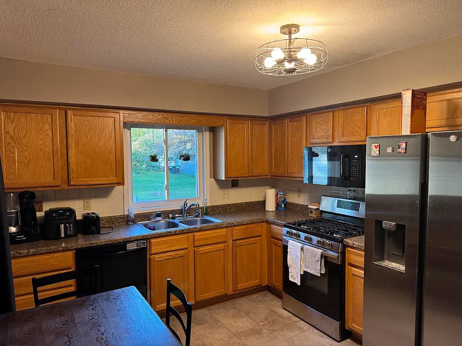 3 bed, 1301 sqft, $1,600 — Photo 4