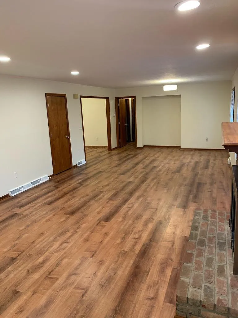 133 Castle Blvd — Photo 3
